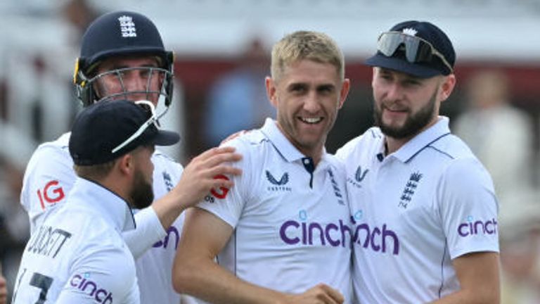 England's Olly Stone (C) celebrates with teammates after taking the wicket of Sri Lanka's Dimuth Karunaratne on day two of the second Test